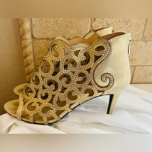 J. Renee Gold Lattice or Lace Patterned 3” Stiletto Heels Women’s Size 11 - Picture 5 of 7